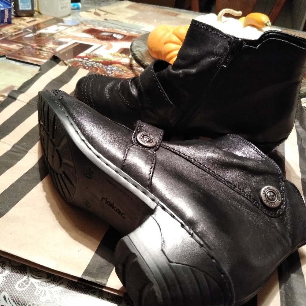 Boots - Picture 7 of 8